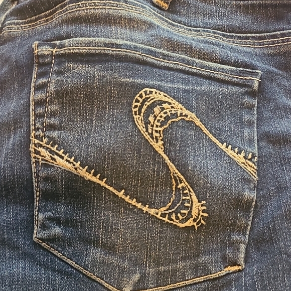 Silver Jeans Women's Dark Blue Capris - Picture 4 of 9